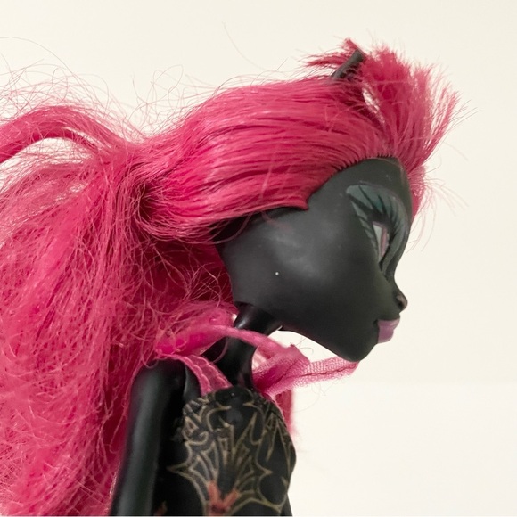 Monster High Catty Noir Doll - Picture 13 of 16